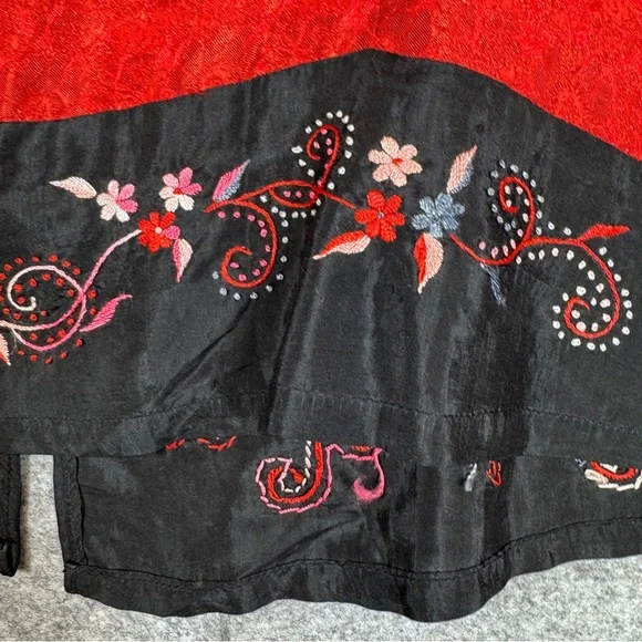 Asian Inspired 100% Silk Red Top Embroidered Hem XXL Festival Lightweight Chic - Picture 15 of 16